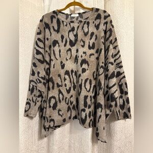 Cozy Leopard Print Sweater - Black and Tan